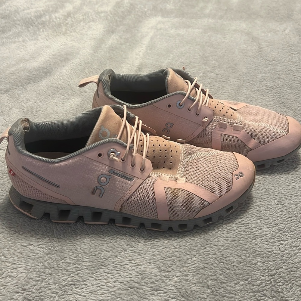 On Cloud - women’s shoes, waterproof size 7
